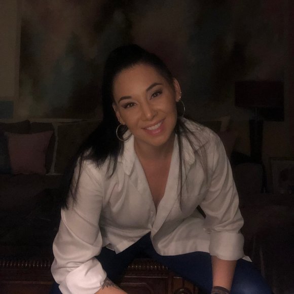 Meet the Posher Other - Meet your Posher, Laura